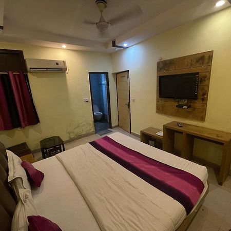 Hotel Golden Gate New Delhi Exterior foto