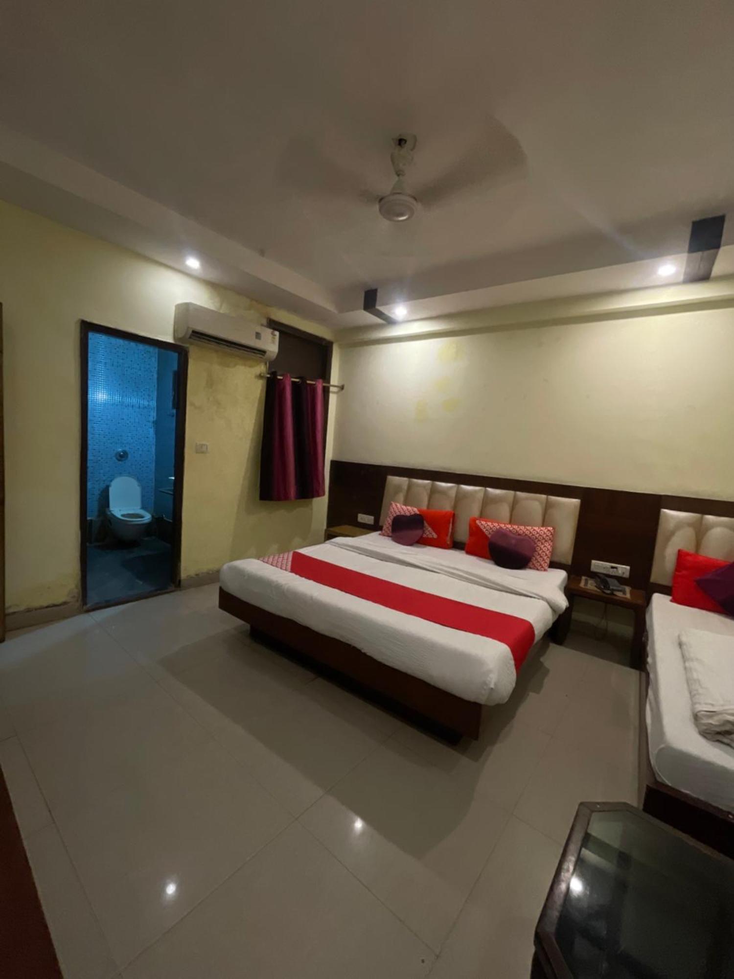 Hotel Golden Gate New Delhi Exterior foto