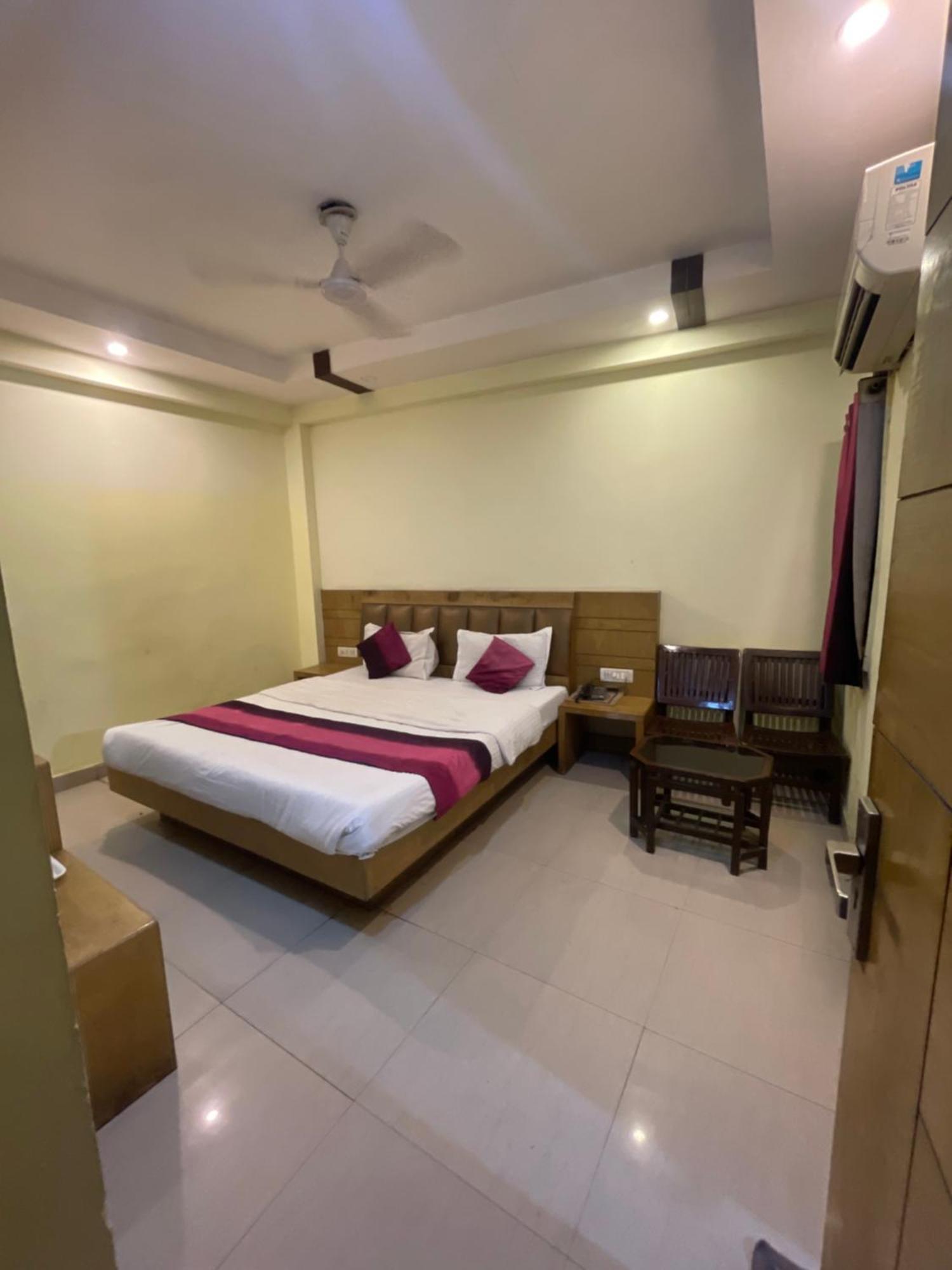 Hotel Golden Gate New Delhi Exterior foto