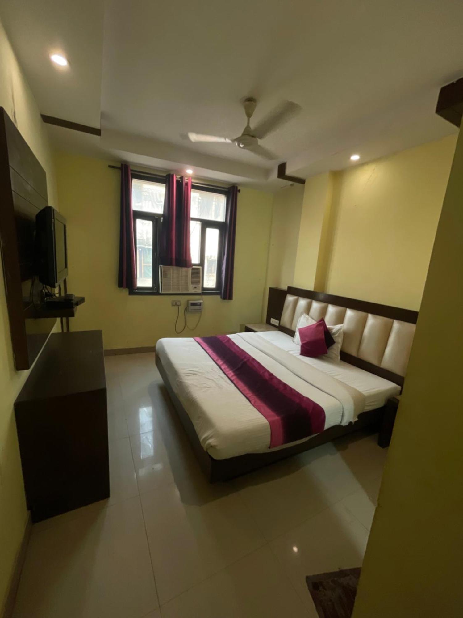 Hotel Golden Gate New Delhi Exterior foto