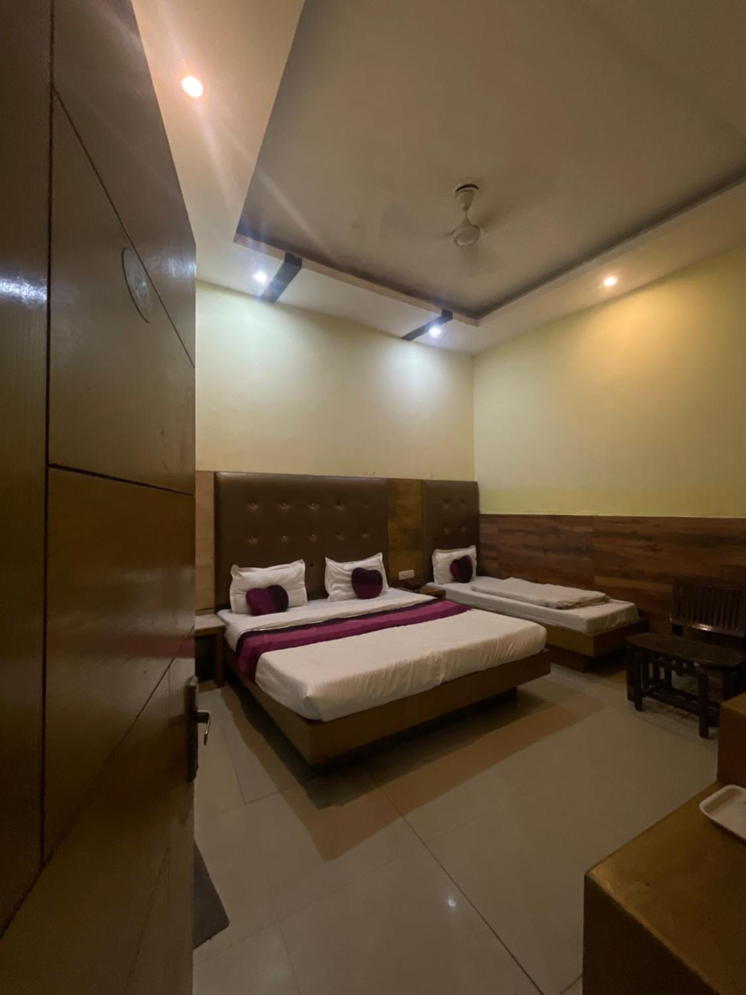 Hotel Golden Gate New Delhi Exterior foto