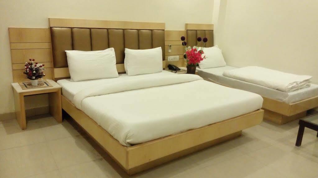 Hotel Golden Gate New Delhi Exterior foto